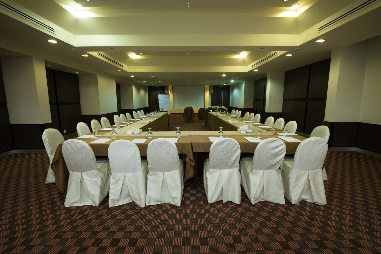 Century Park Hotel Amman Zewnętrze zdjęcie